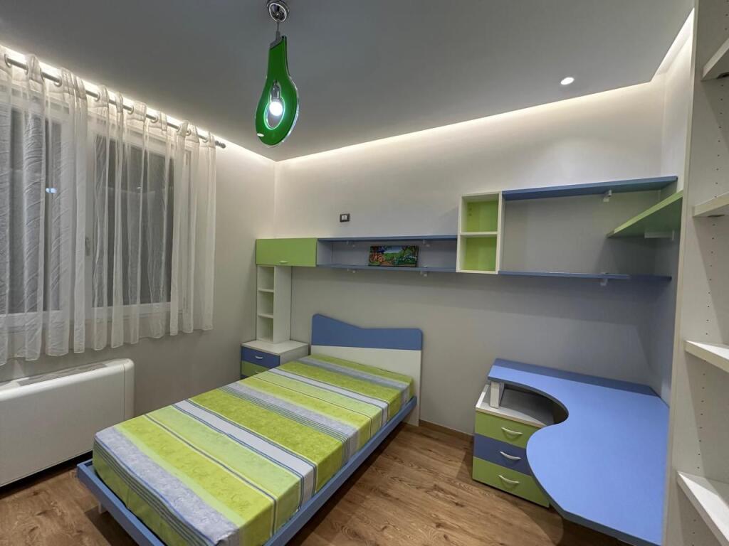 Shitet Apartament 3+1+2 lagja 12 durres