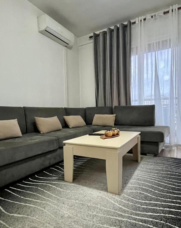 Perballe universitetit UNIZKM, laprake jepet me qera 1+1 (50,000 leke)
