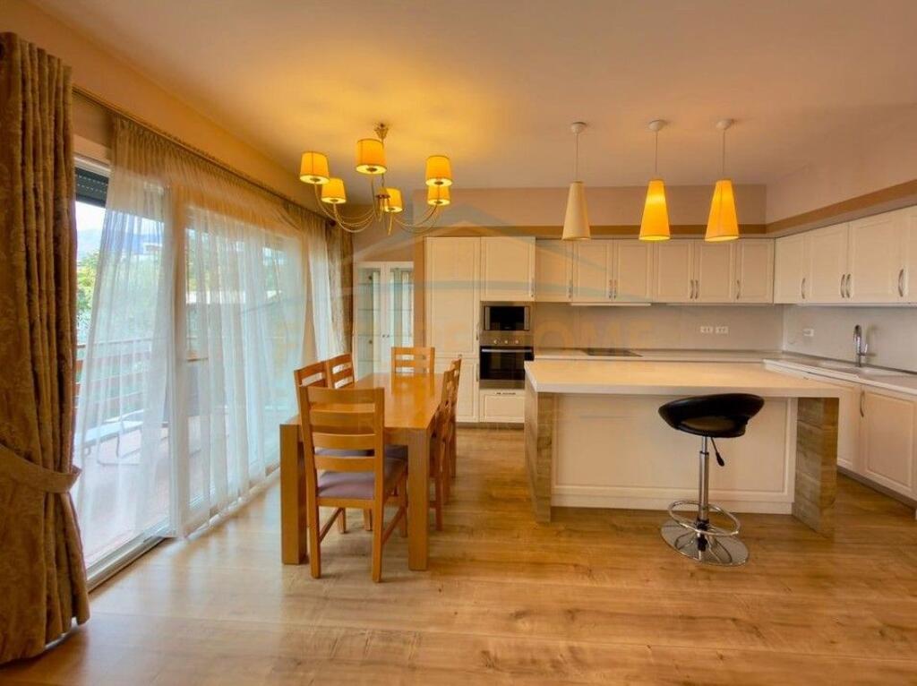 Rent, Apartment 3+1+2+2 Parking Spaces