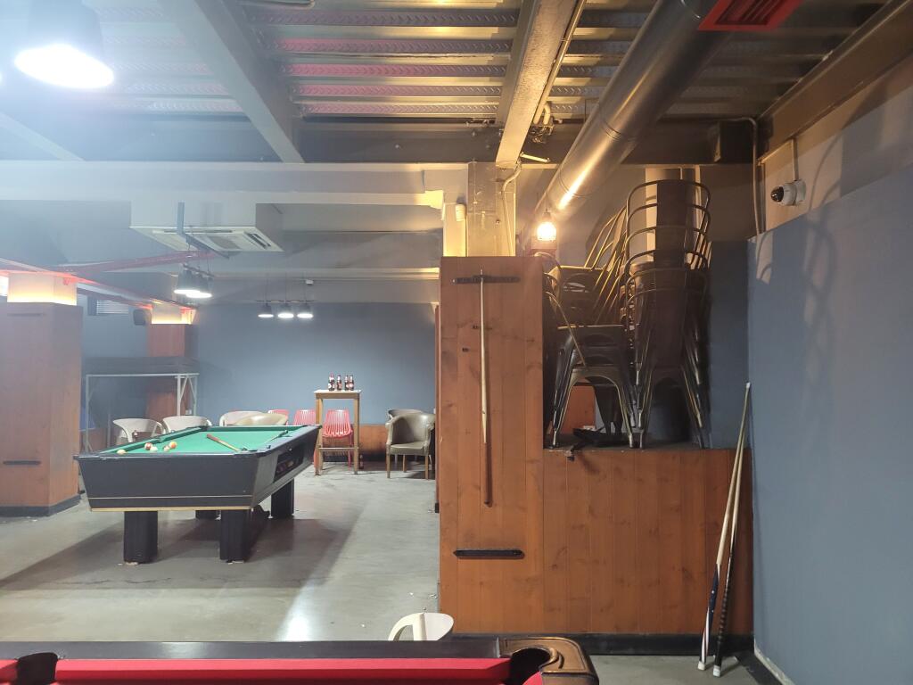 Locale commerciale su 2 piani in affitto a Lapraka