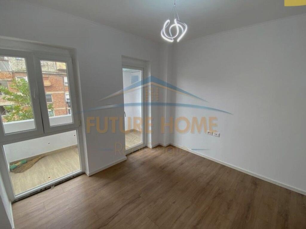 Shitet, Apartament 2+1, 21 Dhjetori