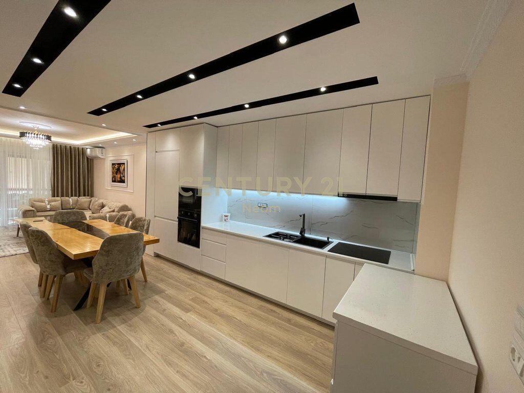 Appartamento di lusso 2+1+2 Posti Auto in affitto presso il Lago Secco