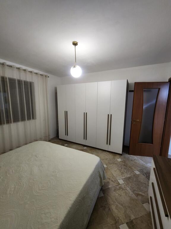 APARTAMENT 2+1 PER QERA PRANE STADIUMIT