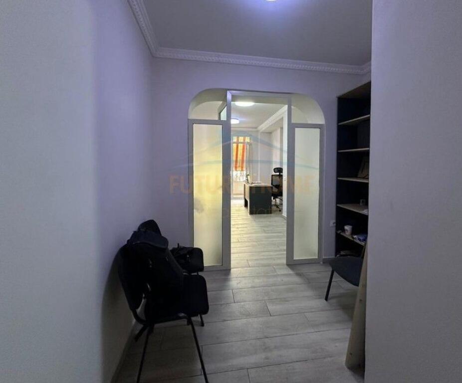 Qira, Zyrë, Blloku.