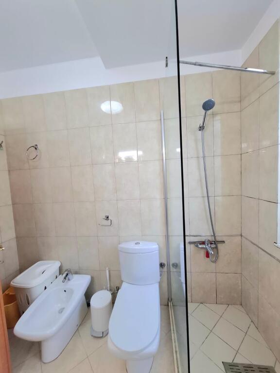 APARTAMENT ME QERA 2+1+2 KOPSHTI ZOOLOGJIK 80.000 LEKE