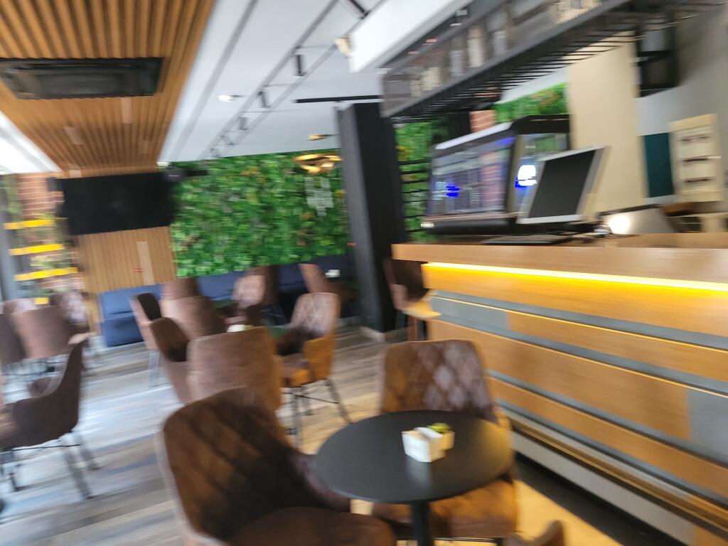 Locale commerciale su 2 piani in affitto a Lapraka