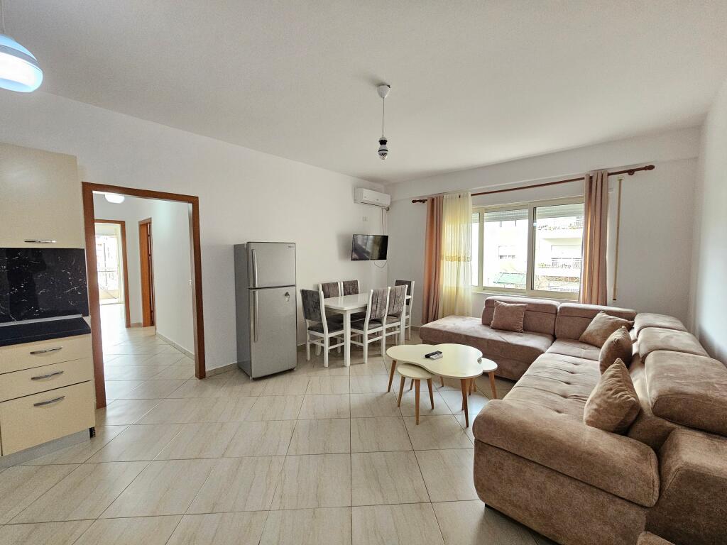 Jepet me Qera: 2+1+2wc+2 ballkone 📍Fresku  (pranë Bunk arti) - Kt.2 - 45,000 Lek - Sp.95m² - pallati ri E mobiluar dhe shumë pranë stacionit të urbanit. - ideale per familje