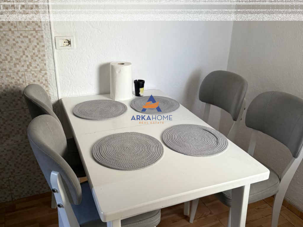 JEPET ME QIRA KATI I PARË I NJË VILE 1+1+ BALLKON "5 MAJI" 500.000 LEKE