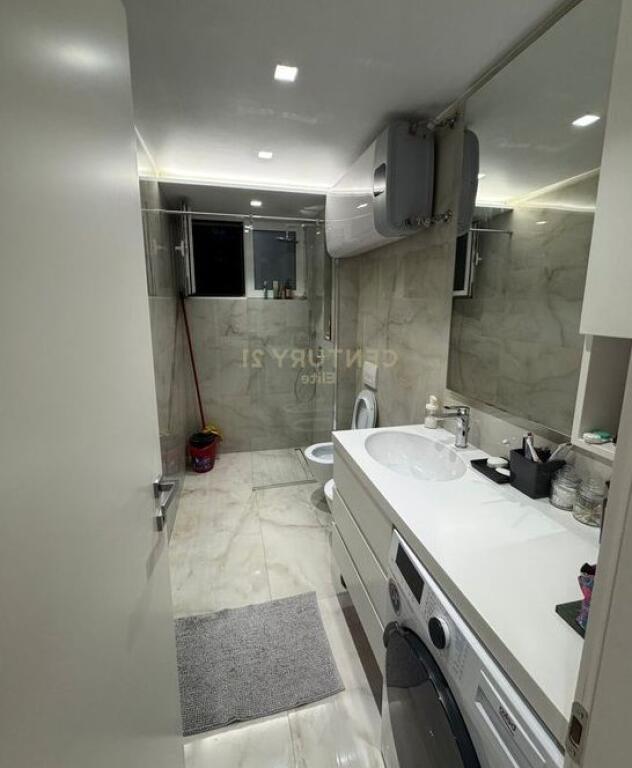 Shitet Apartament 2+1 ne Bryll.