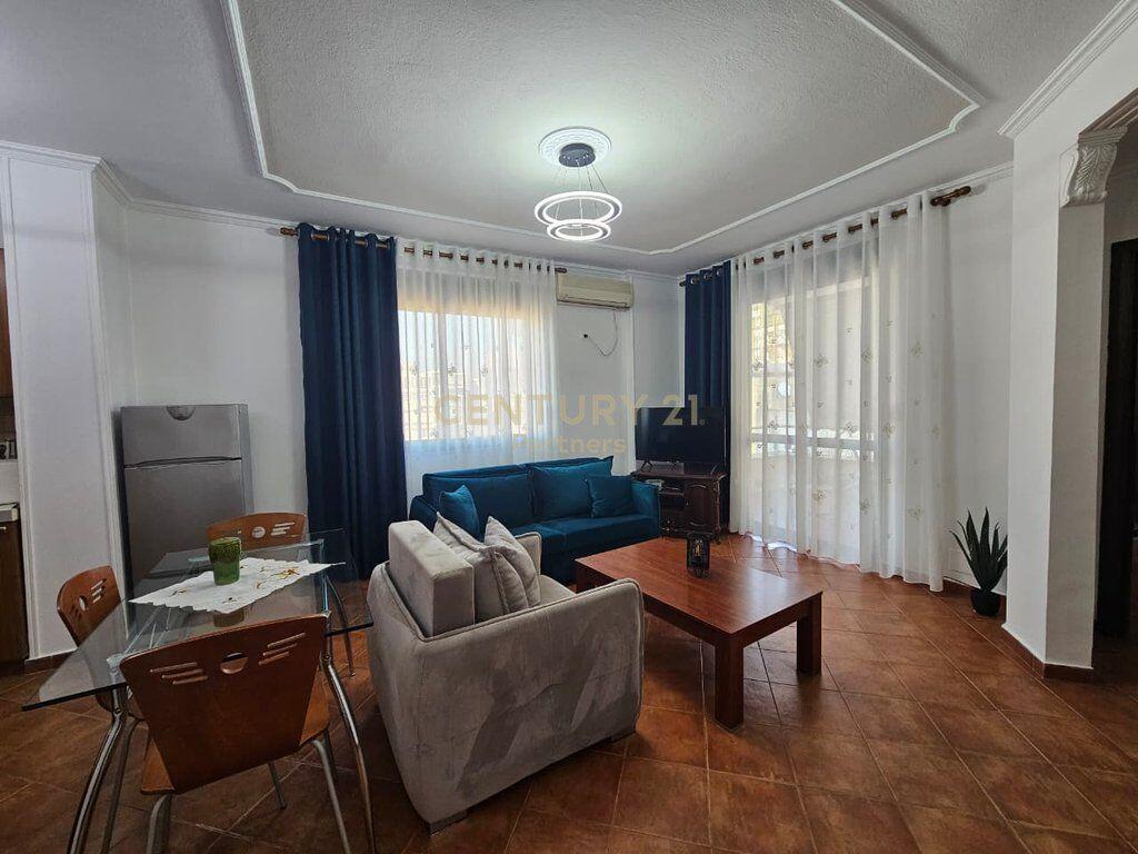 We rent a 1+1 apartment in Myslym Shyr !