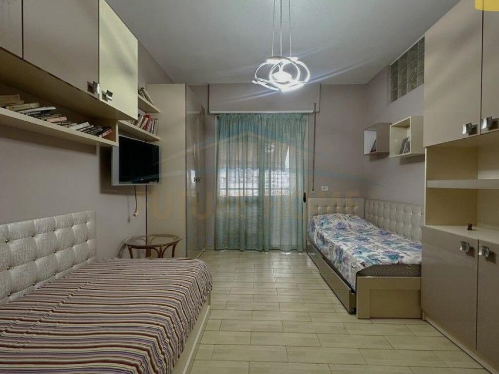 For sale, 2+1 apartment, Pazari i Ri, Tirana.