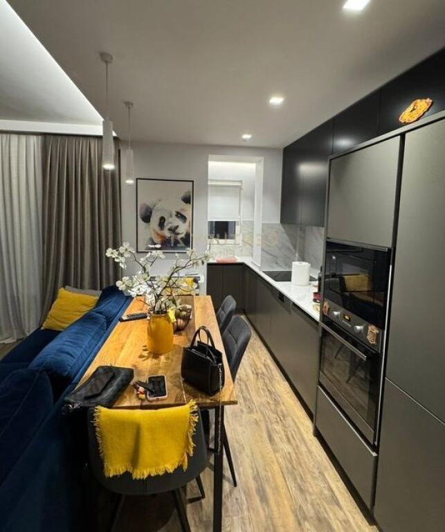 Shitet Apartament 2+1 ne Bryll.