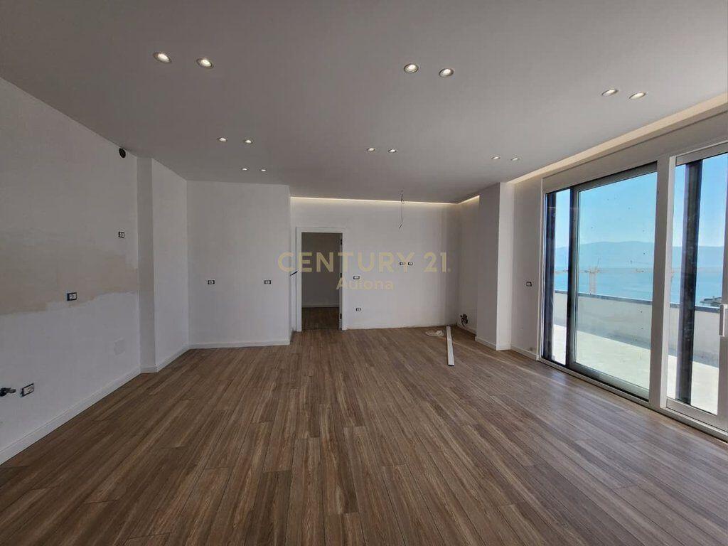 Luxurious penthouse for sale near “Lungomare 1” – with parking space