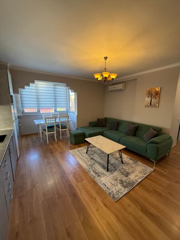 Tek Fusha Aviacionit Jepet Apartament 2+1 I Mobiluar Me Qera!