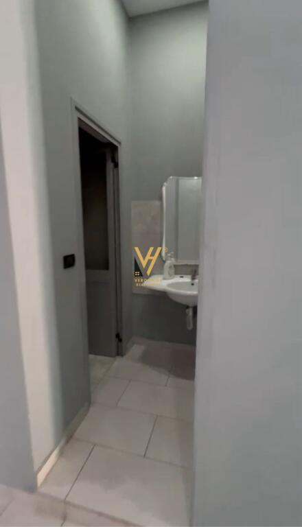 JEPET DYQAN 120 M2 ME QIRA TE RRUGA E DIBRES 50.000 LEKE