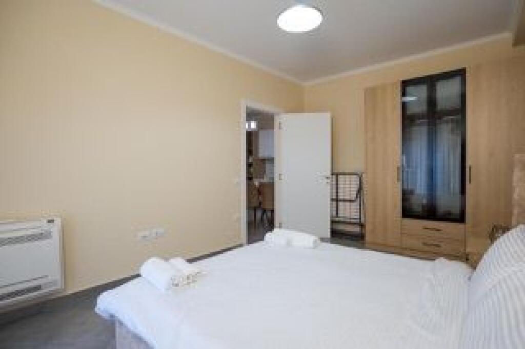 Apartment 1+1 between Delijorgjit and Square21 with 650€