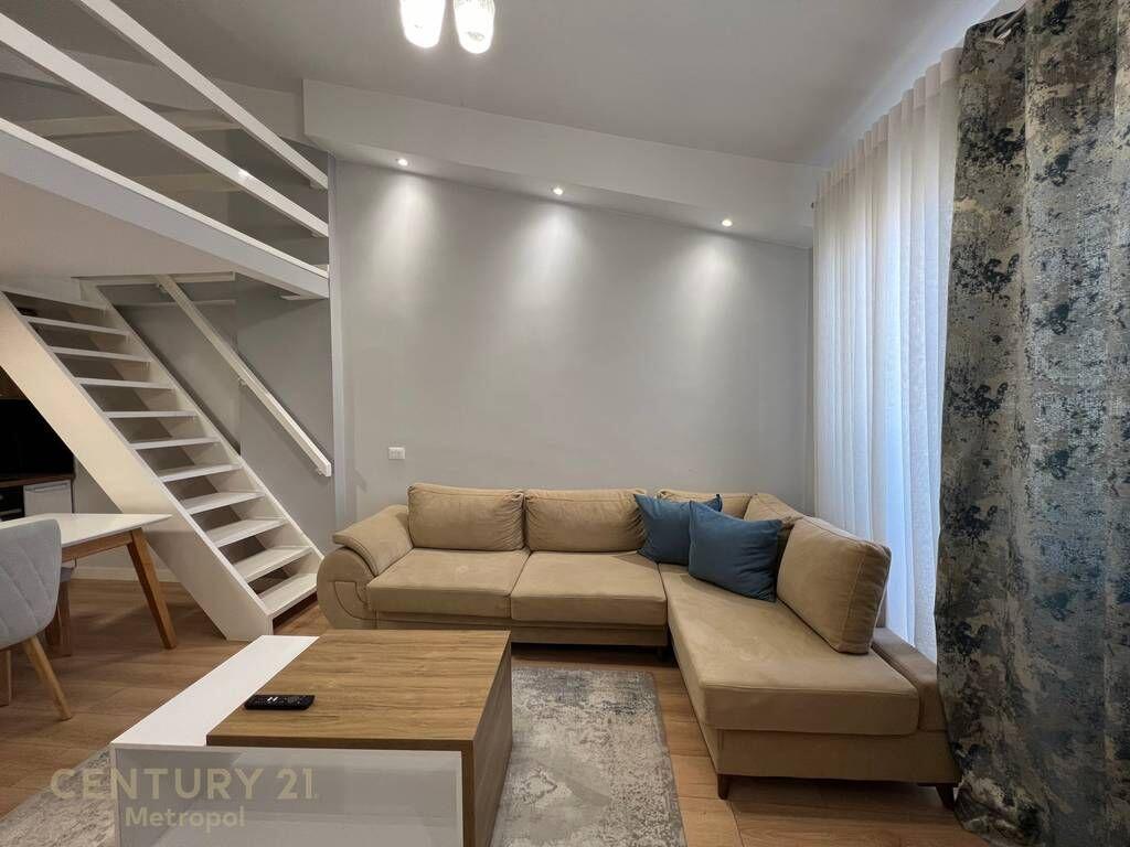 AFFITTO APPARTAMENTO DUPLEX 2+1, CON VERANDA IN VIA BILL CLINTON!