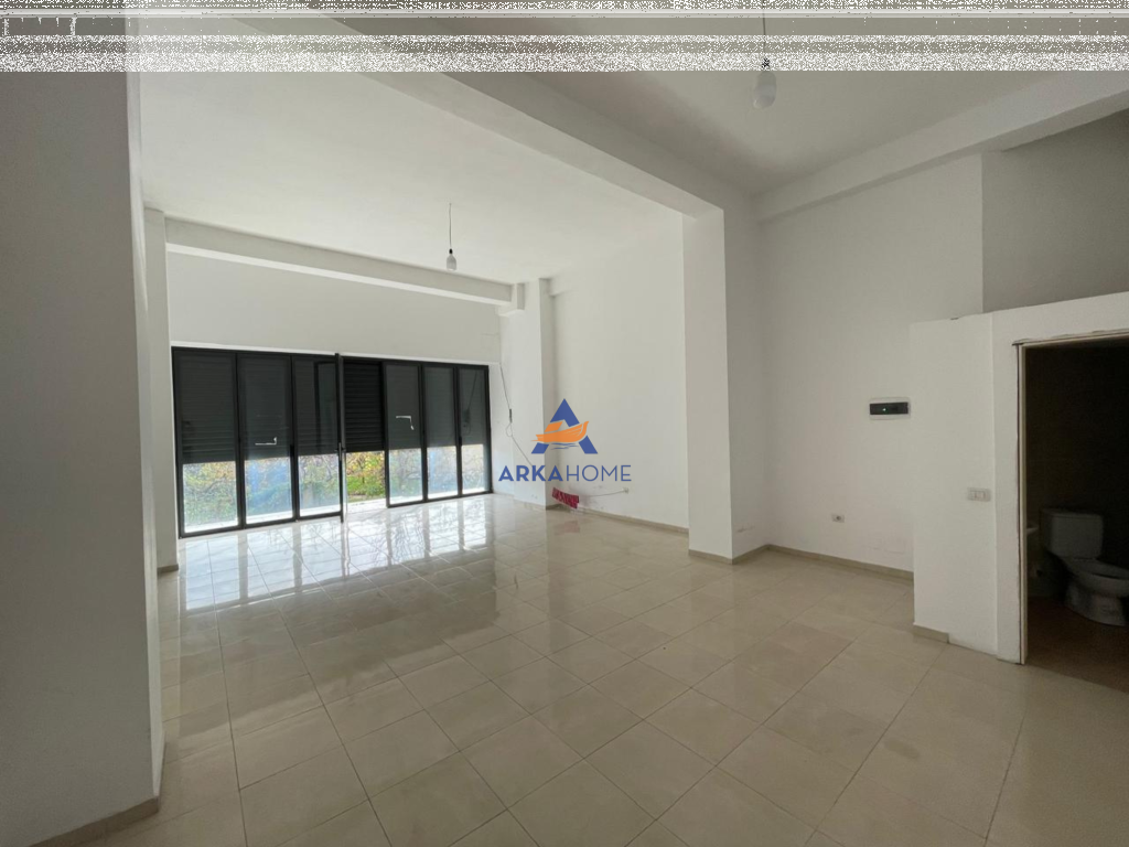 LOCALE COMMERCIALE IN AFFITTO 78M2 "UNAZA E RE, TEODOR KEKO" 700 EURO