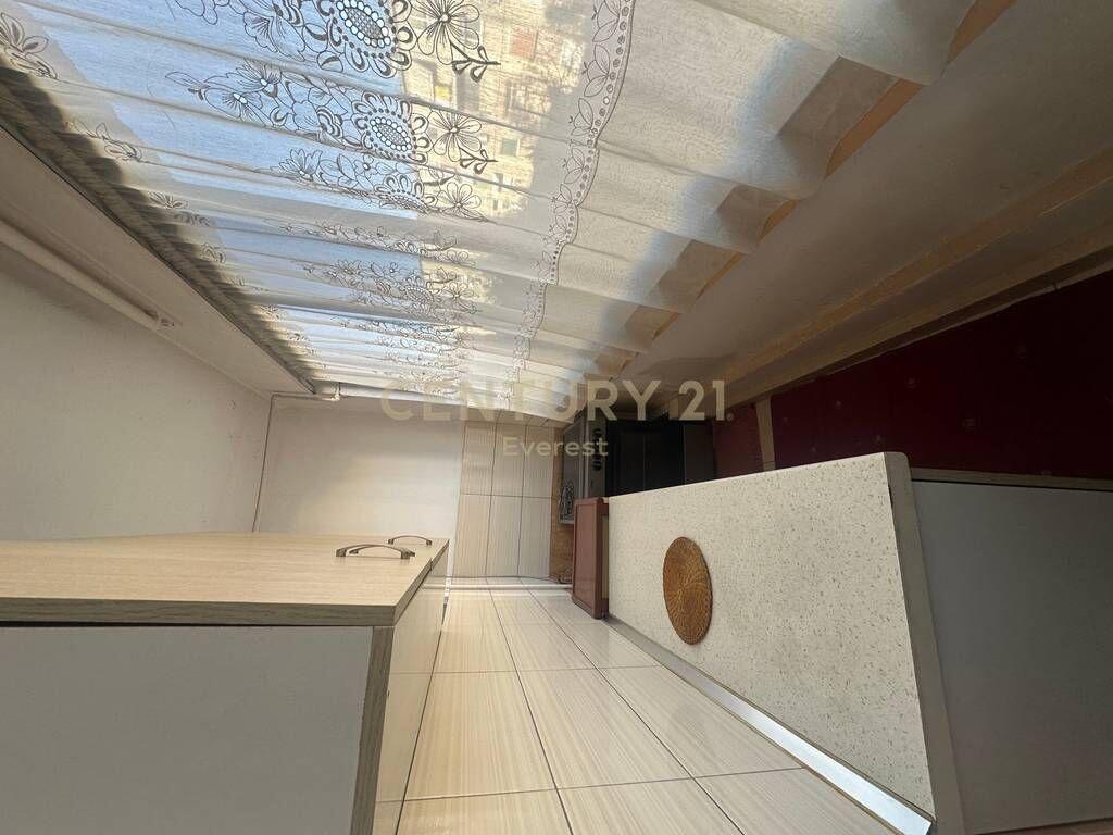 Irfan Tomini, Apartament 2+1 Per Qira