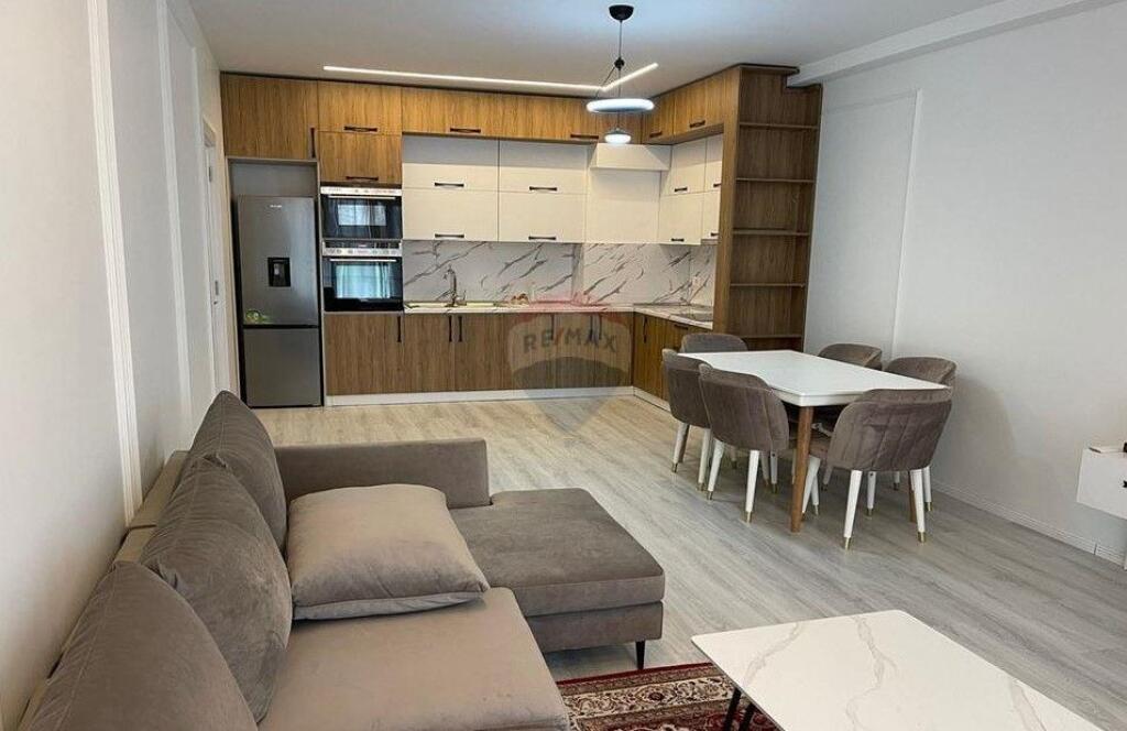 Apartament 2+1+2- Për Qira - Farmacia 10, Tiranë