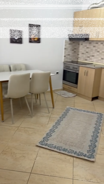 Appartamento 1+1, Yzbetisht!