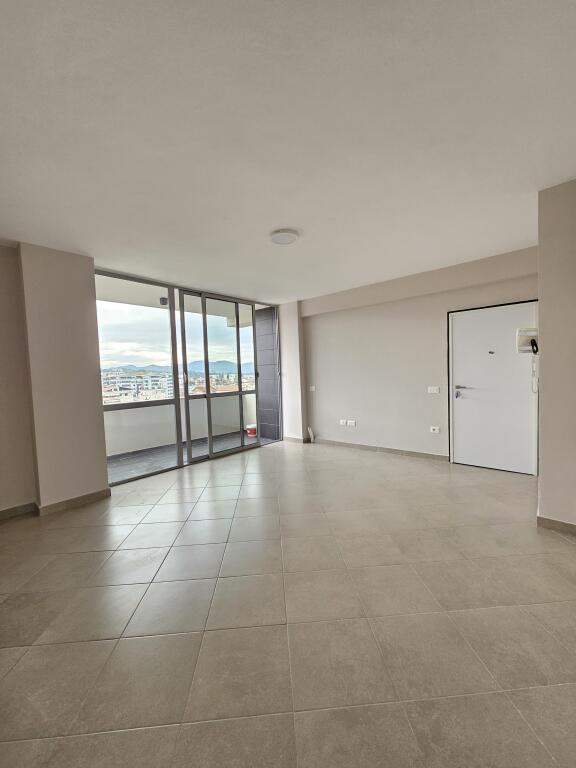 Affittasi Apt 3+1 (+ Blocco)  Super Spazioso 100 m2  (Ali dem  - Vicino al campo 📍)  PALAZZO NUOVO E TIPO VILLA DELL'ANNO 2025,  con Ascensore  57.000 leke / Mese 🔥ideale per uffici