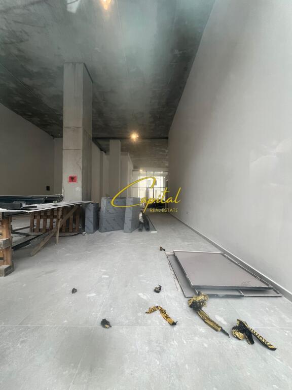 DYQAN ME QERA 200 M2 RRUGA E BARRIKADAVE 4.500 EURO