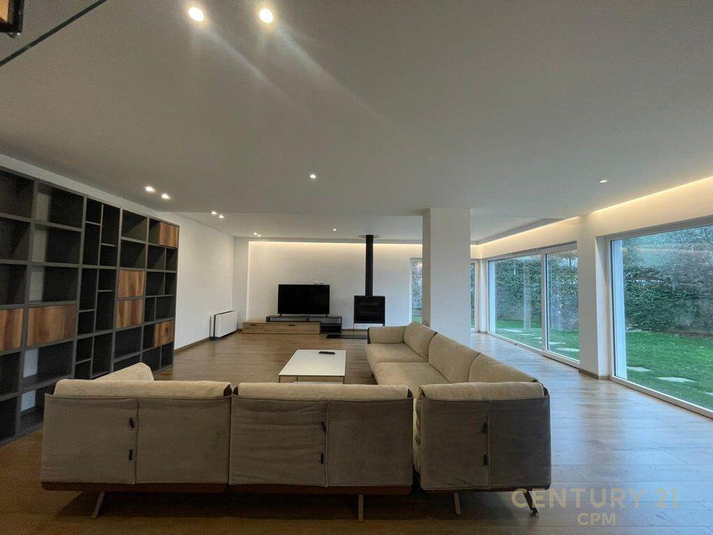 Modern villa for Rent at Long Hill