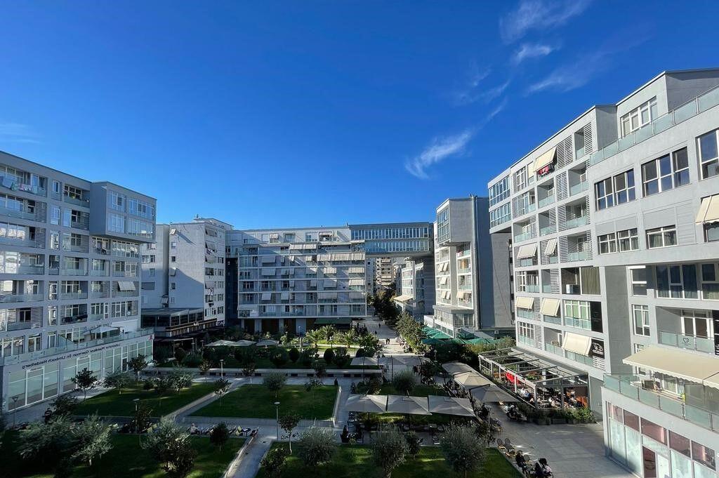 Zyrë për qira – Komuna e Parisit, Kompleksi Kika 2!