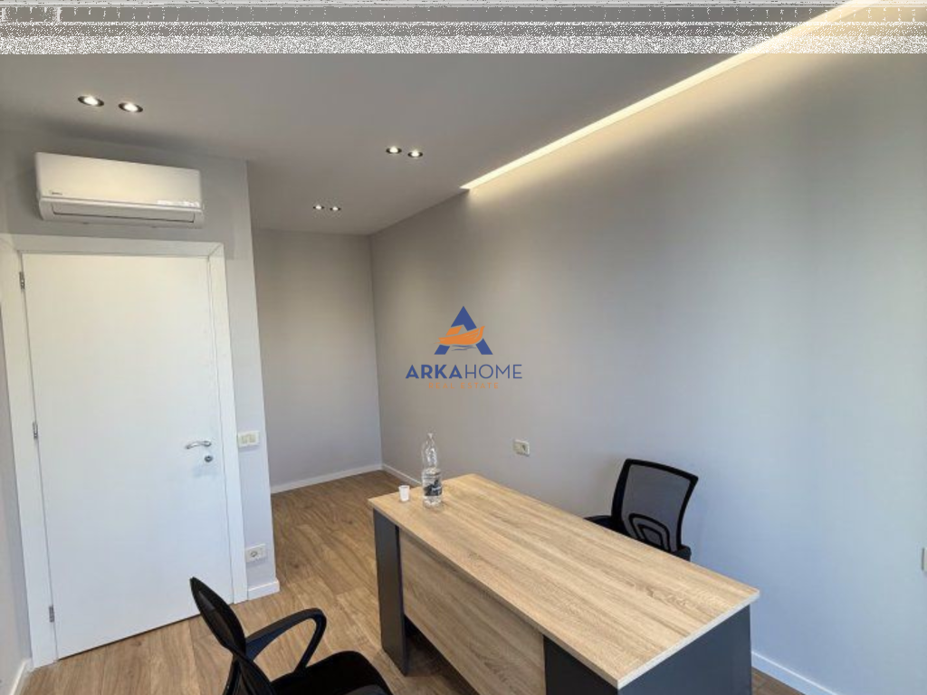 JEPET ME QIRA ZYRË 69M2 "MINE PEZA" 700 EURO