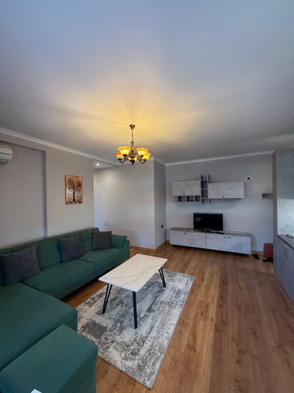 Tek Fusha Aviacionit Jepet Apartament 2+1 I Mobiluar Me Qera!