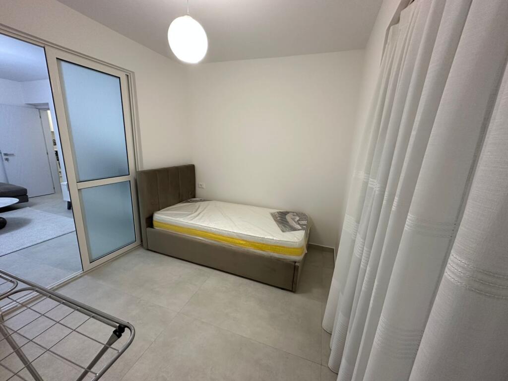 FOR RENT 2+1 APARTMENT – “SIRI KODRA” SCHOOL  Furnished 2+1 apartment for rent, 📍Selvija near  Siri Kodra School, 🏢 2nd floor, well-maintained building.  The apartment is organized as follows:  • living room + kitchen  • 2 bedrooms  • 1 bathroom  • balcony  💰 Price: 60,000 lek/month  📞 