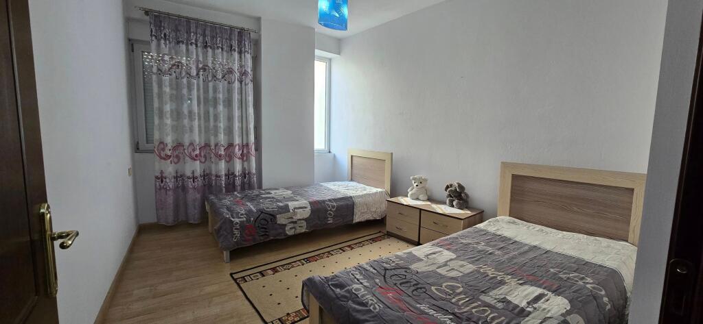 Fantastica Opportunità di Affitto Vicino alla Direzione Scolastica ❗️❗️A Korçë  PER LA PRIMA VOLTA SUL MERCATO! Diventa il Primo Inquilino!