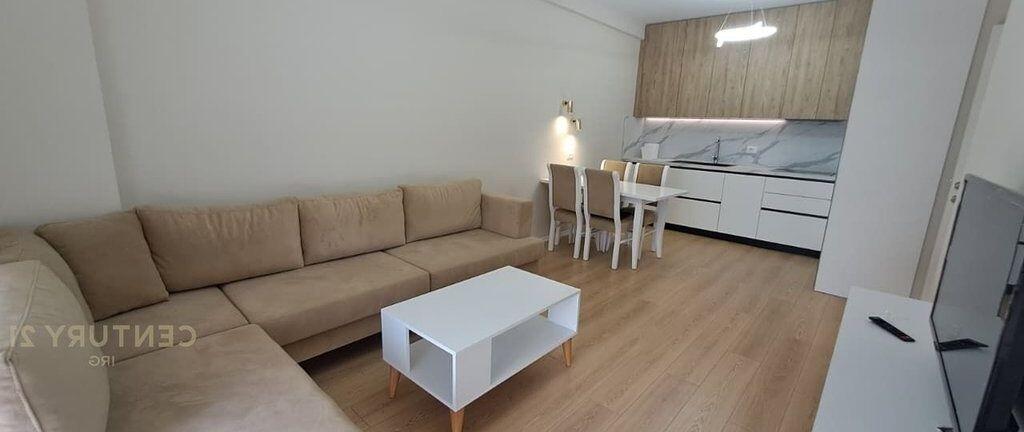 In vendita super appartamento 2+1+2 con 2 balconi ad Asl 2.