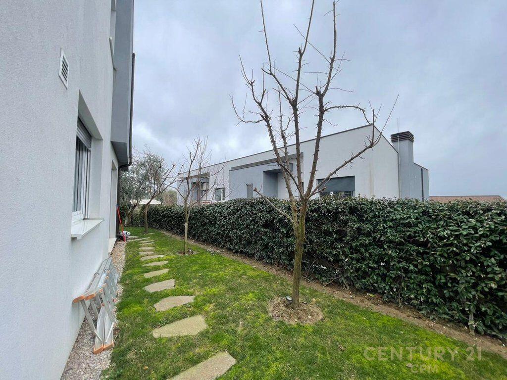 Modern villa for Rent at Long Hill