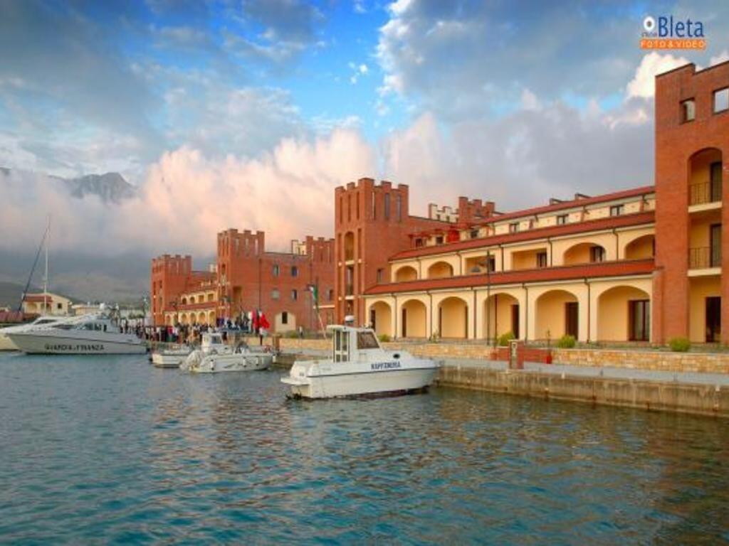 500 meters from Orikum Beach - Very big apartment fully furnished