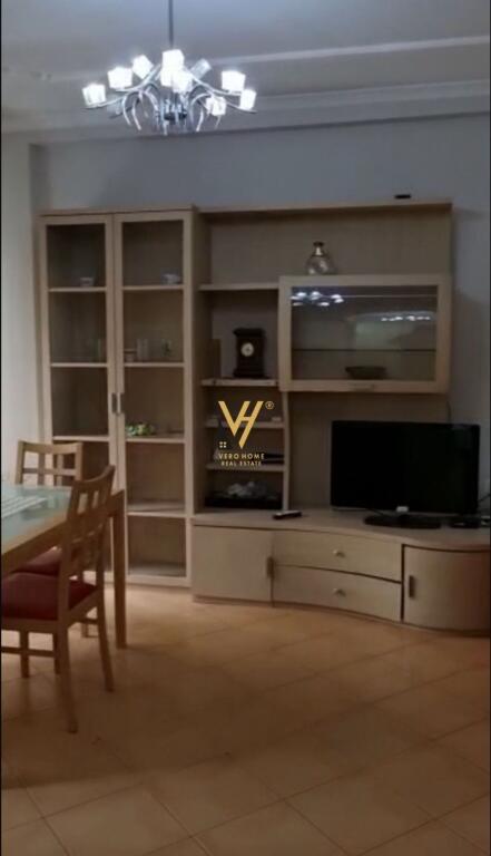 JEPET APARTAMENT 2+1+BLK ME QERA TE KRISTAL CENTER 65.000 LEKE