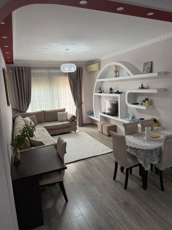 Apartament 1+1, Don Bosko!