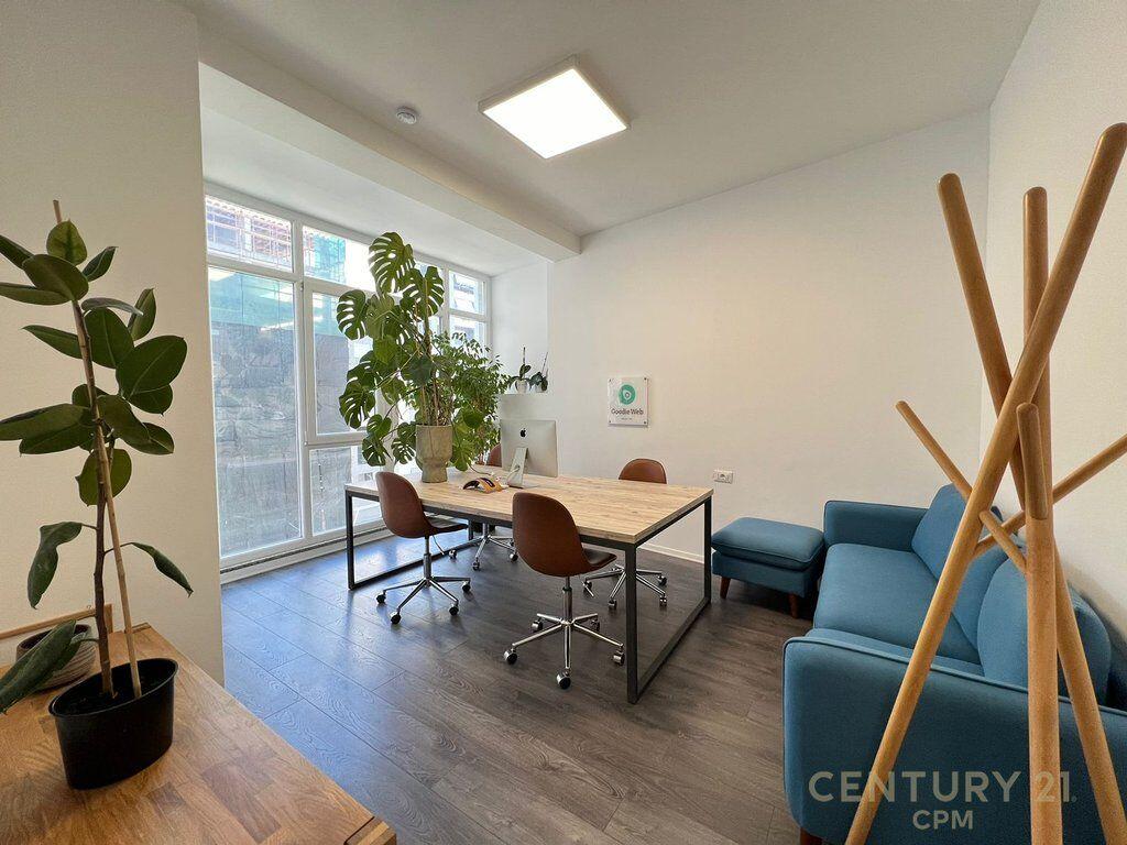 Office for rent in the Municipality of Paris !