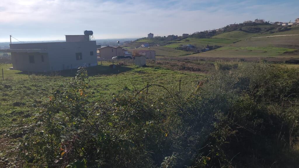 Shitet  toke me dokumenta  Gjiri Lalzit  