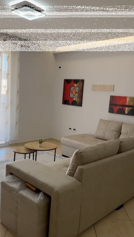 Appartamento 1+1, Yzbetisht!