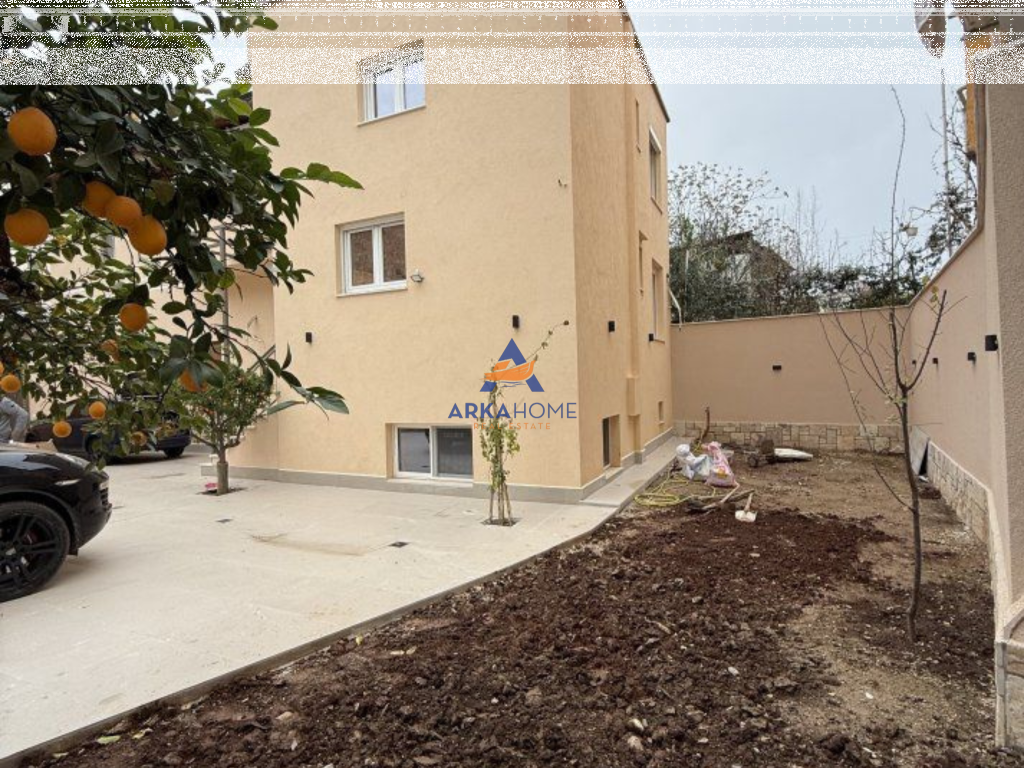 JEPET ME QIRA AMBJENT BIZNESI (VILË 2-KATËSHE) 135 M² "RRUGA NAIM FRASHËRI" 2000 EURO