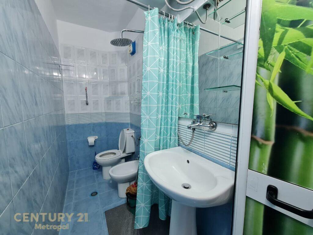 Jap me qira apartament 1+1, ne rrugen Naim Frasheri prane Zogut te Zi!