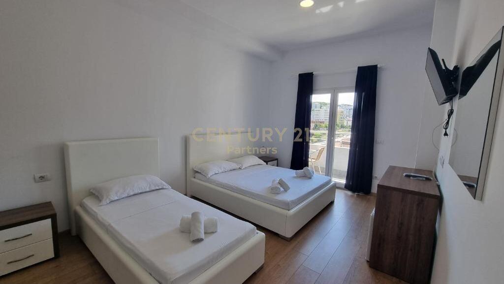 Jepet me qira Hotel + Restorant – Shkëmbi i Kavajës (Vijë e Parë me Detin)
