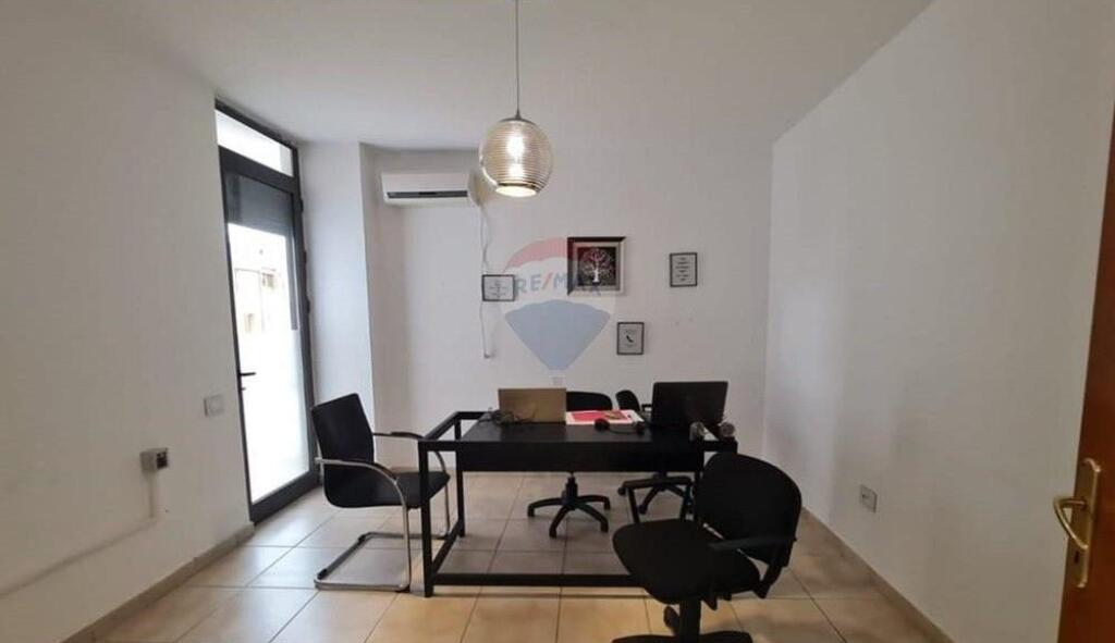 Zyrë - Për Qira - Rruga e Barrikadave, Tiranë!!! ID: 530571010-12