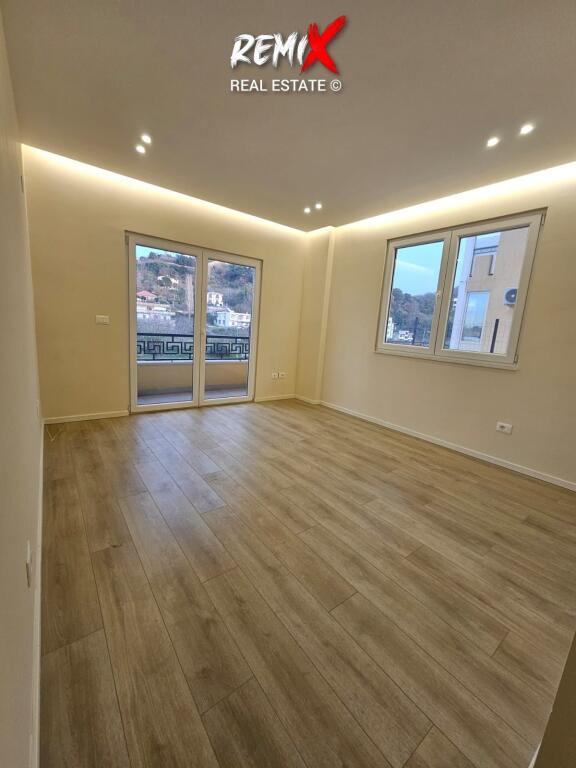 🏡 SHITET APARTAMENT 1+1 + VERANDË – SHKËMBI I KAVAJËS