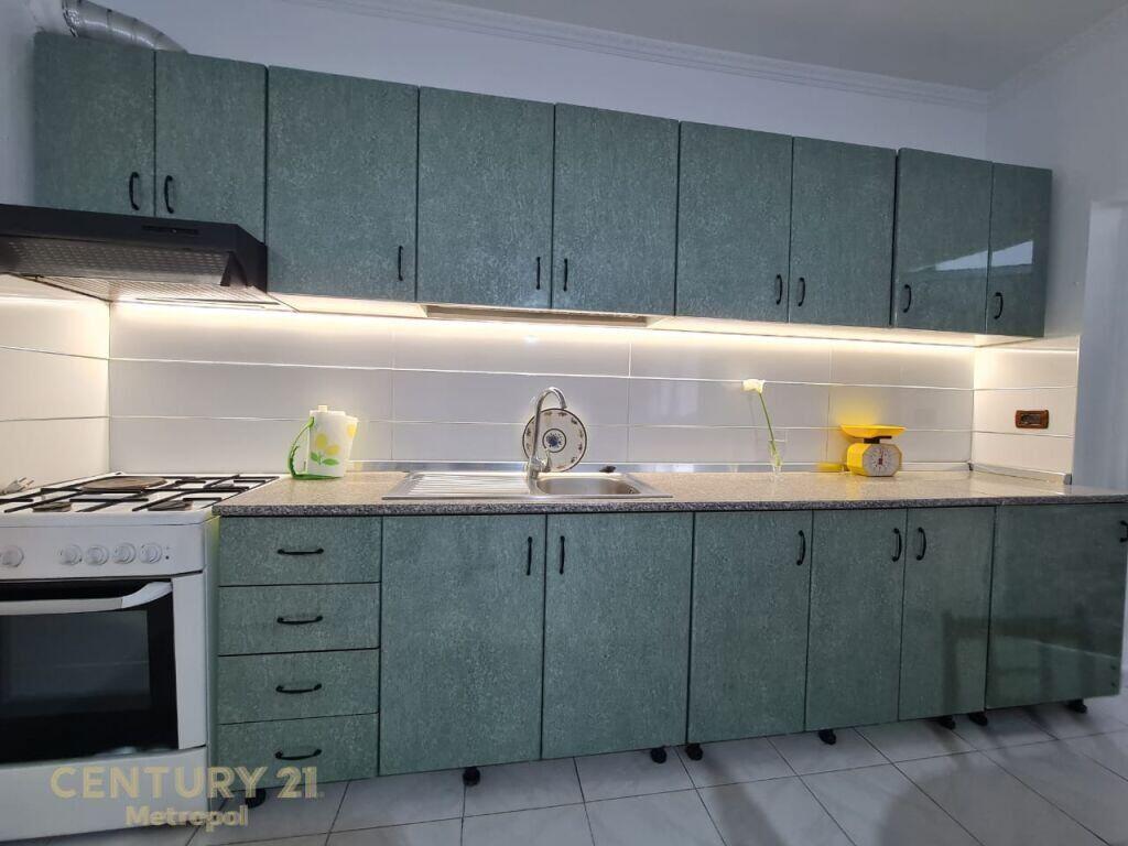 Jap me qira apartament 1+1, ne rrugen Naim Frasheri prane Zogut te Zi!