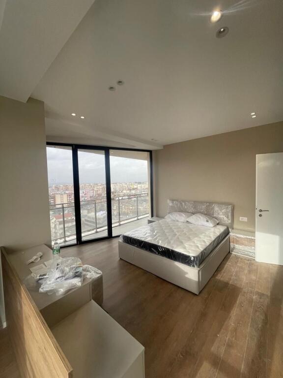 Jepet apartament me qera