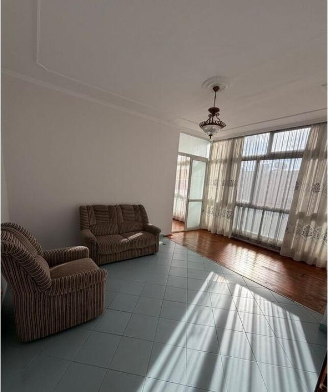 Jepet me qira Apartament 3+1+2 – tek Rruga “Mine Peza”, pranë Qendrës!