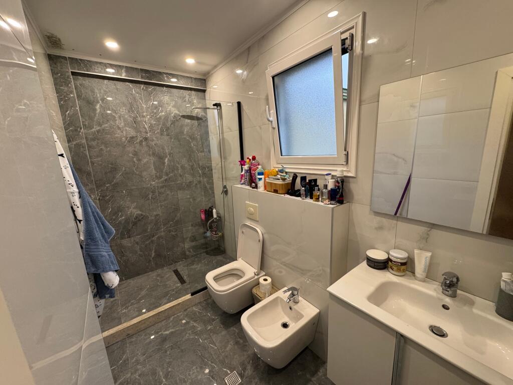 Appartamento 2+1 in Vendita – Selitë, vicino all'Università Barleti.